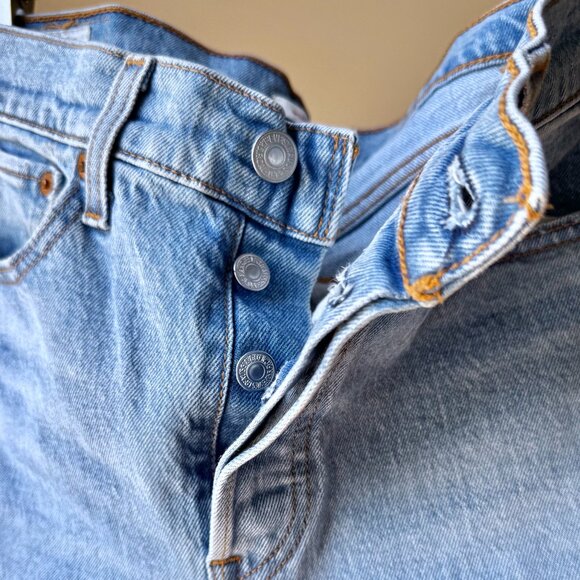 Levi’s 501 Straight Leg Jeans – Style 34964-0045 – Hemmed – Size 27 – LIGHT WASH - Picture 3 of 16